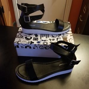 Shoe